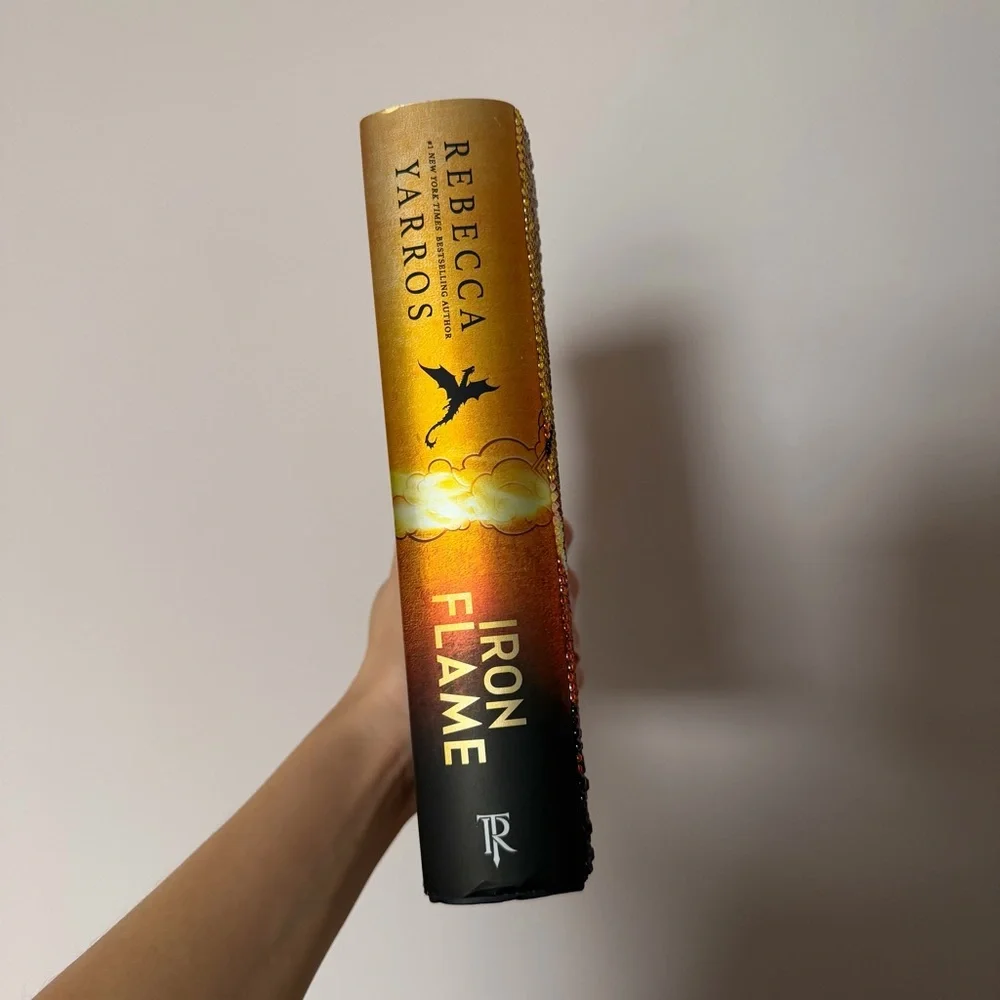 Iron Flame by Rebecca Yarros NEW - Picture 6 of 9